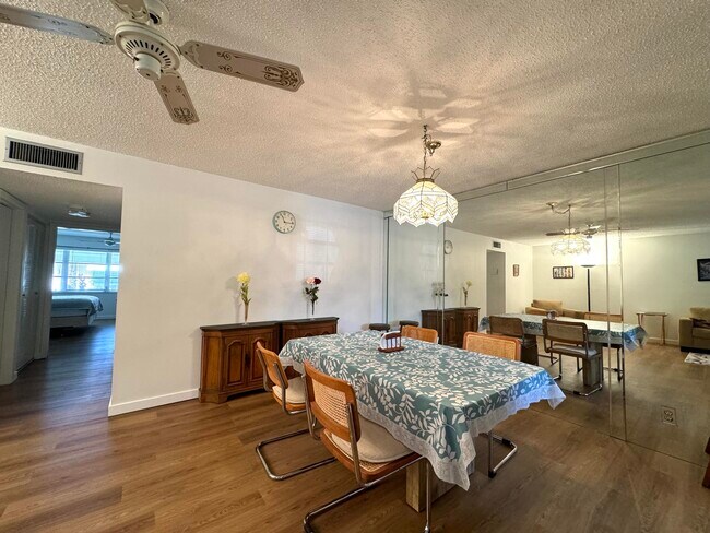 Foto del edificio - 4675 NW 3rd Ct