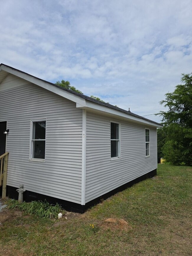 Foto del edificio - Newly remodeled home is located in Lancaster, SC 29720.