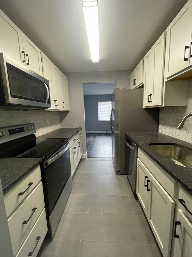 Building Photo - Bexvie Village Townhomes - Renovated unit