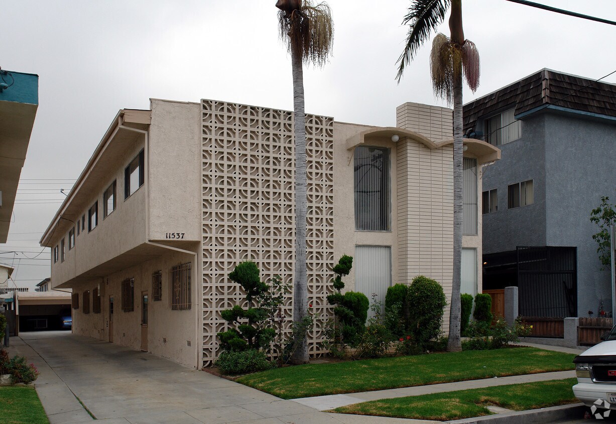 Primary Photo - 11537 Gale Ave