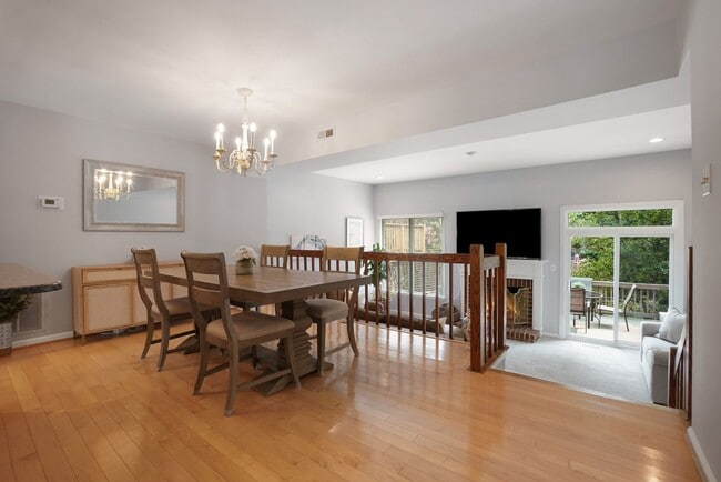 Gorgeous 2BR/3.5BTH Townhome in desirable Neighborhood of StoneyBrook in Rockville - Gorgeous 2BR/3.5BTH Townhome in desirable Neighborhood of StoneyBrook in Rockville