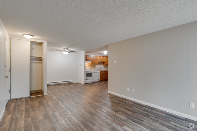 2BR, 1BA - 900SF - Living Room - Creekside Commons Apartments
