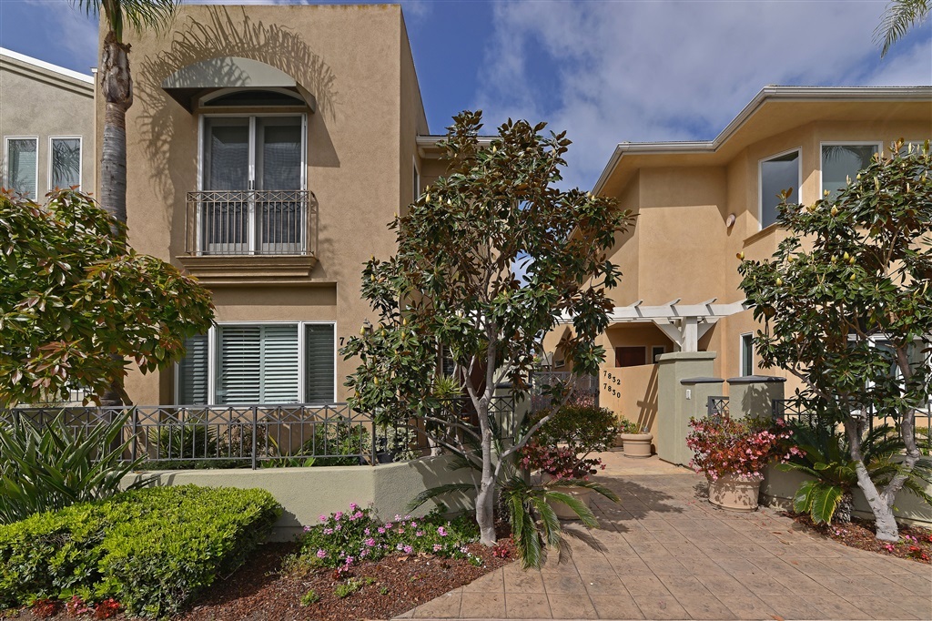Primary Photo - 7832 Ivanhoe Ave