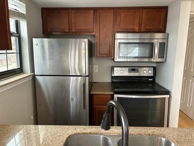 Foto del edificio - 7621 McCallum Blvd