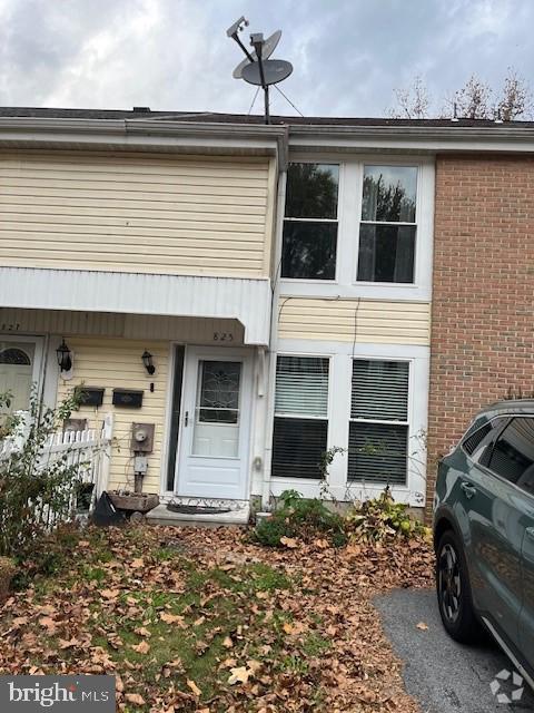 Building Photo - 825 Summit Chase Dr