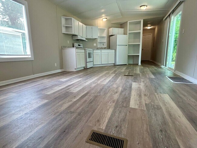Building Photo - 26 White Oak Village