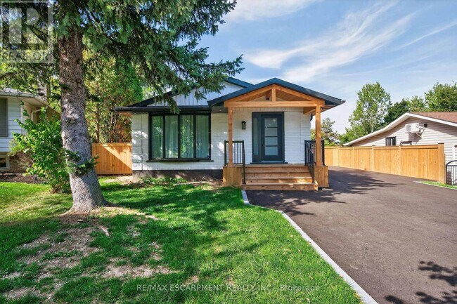 Building Photo - 75 Britten Close