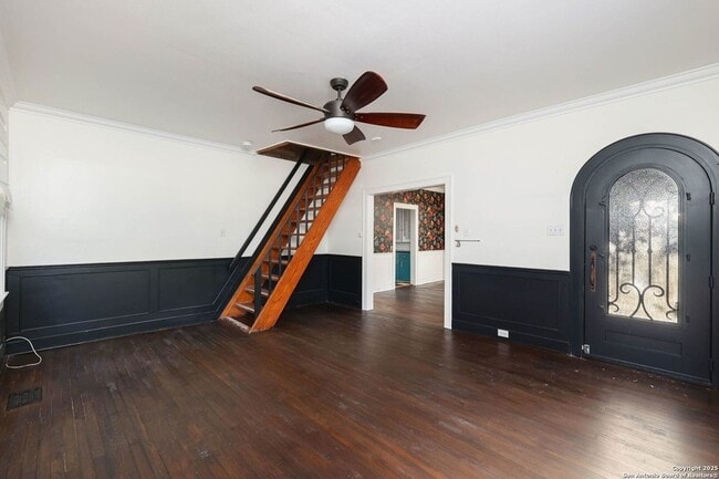 Building Photo - 418 W Rosewood Ave