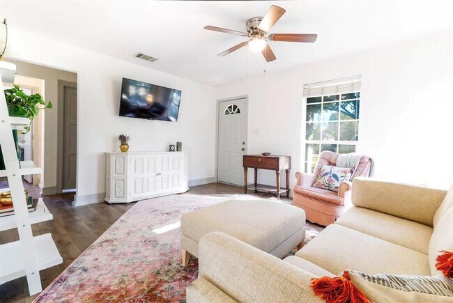 Foto del edificio - Incredible Downtown Round Rock Home for Rent