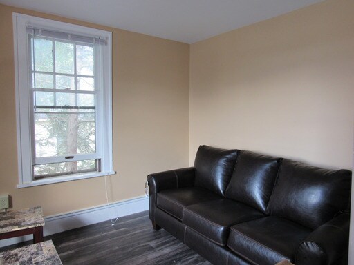 Building Photo - 905 Gompers Ave