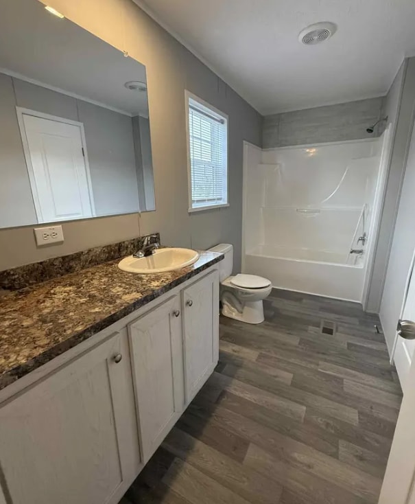 Foto principal - 16645 Lakewood Dr