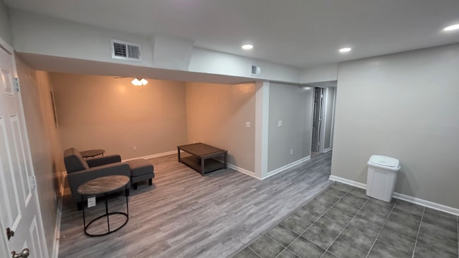 Building Photo - 4040 Knollbrook Dr NW