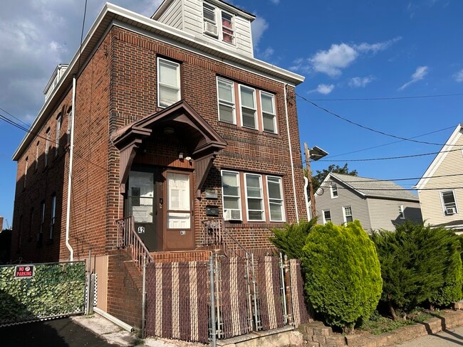 Building Photo - 580 Gregory Ave