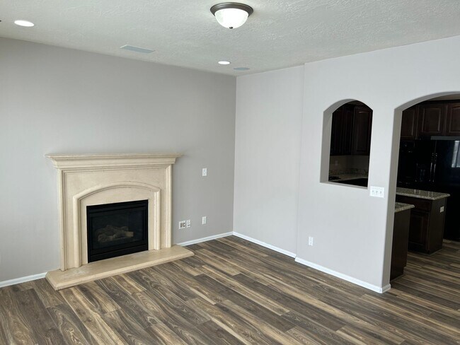 Foto del edificio - Beautiful 3 Bed 2.5 Bath - 2 Story Home in...