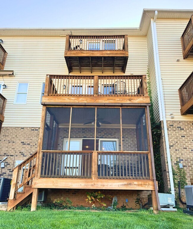 Foto del edificio - Smith Mountain Lake Furnished Townhouse