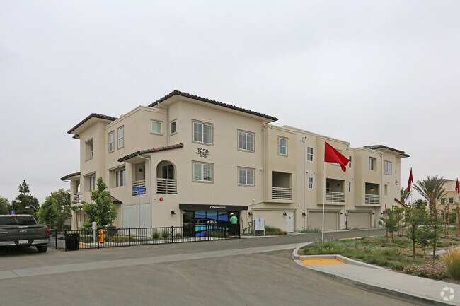 Luna &amp; Azul Apartments San Diego, CA