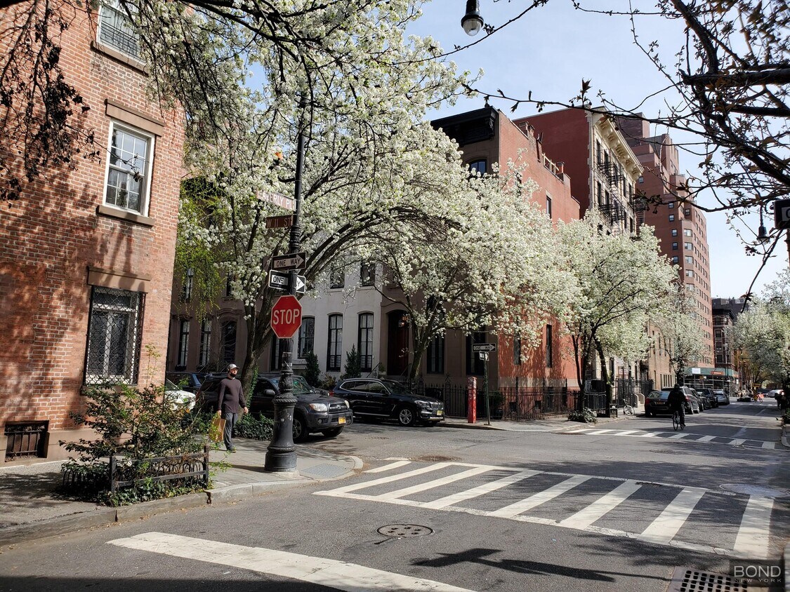 Building Photo - 200 W 58th St