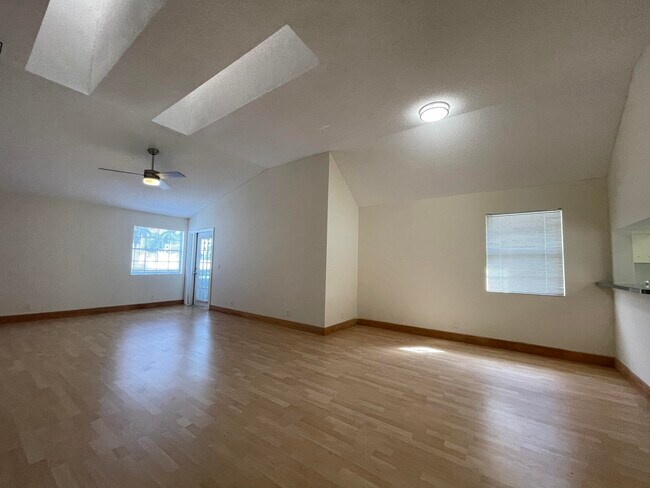 Foto del edificio - 5301 Buckhead Cir