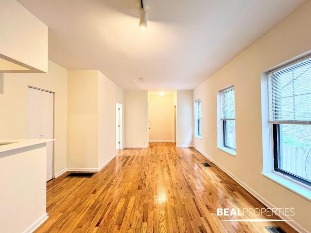 Building Photo - 2 bedroom in CHICAGO IL 60657