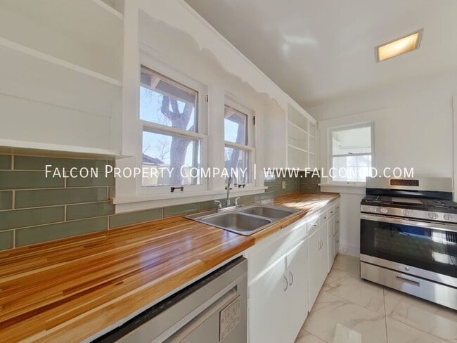 Building Photo - 2107 W Kiowa St