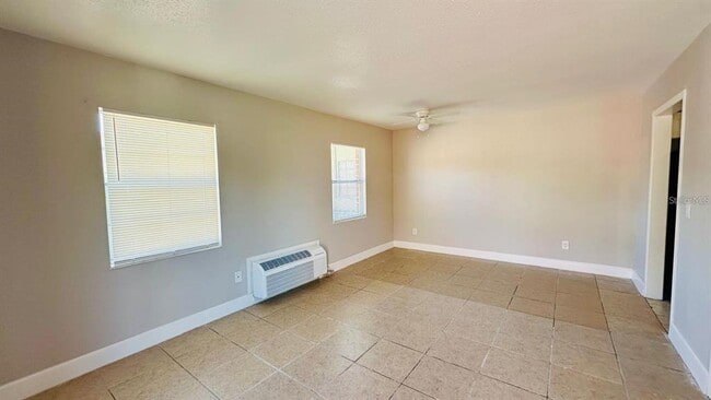 Foto del edificio - 390 W Haines Blvd