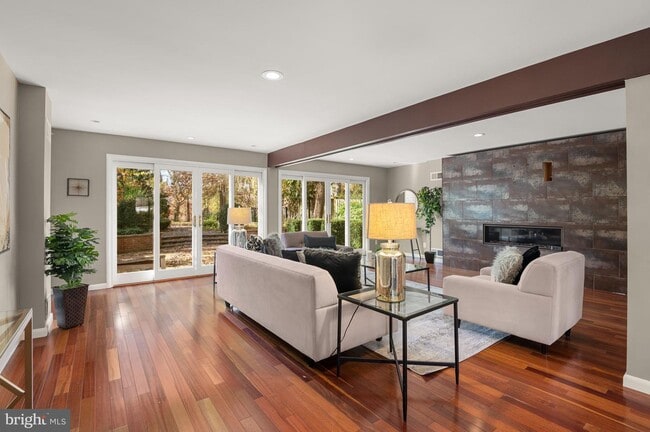 Building Photo - 4809 Bending Ln NW