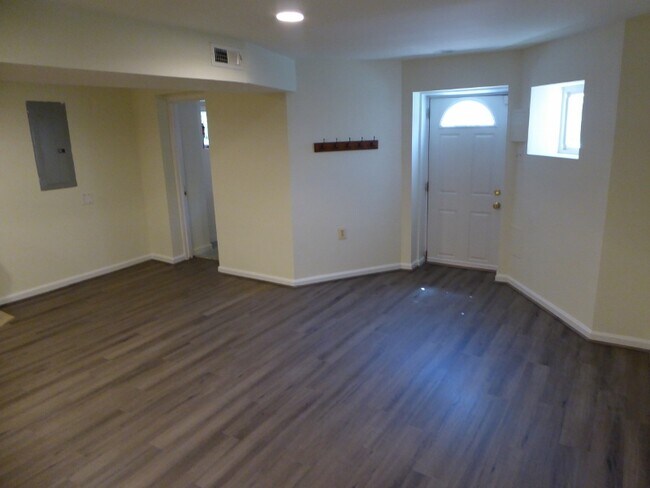 Building Photo - 1361 Parkwood Pl NW