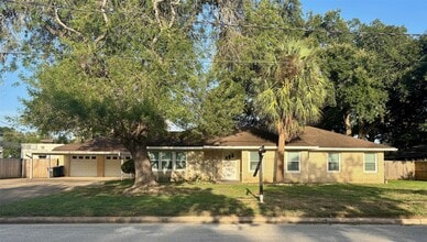 Building Photo - 1314 Avenue A