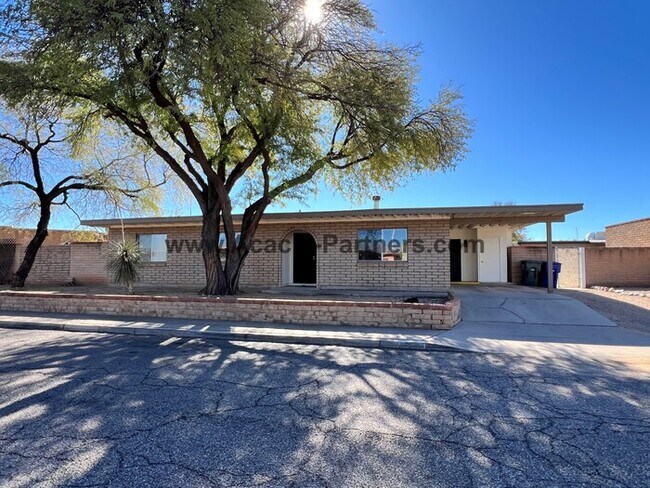 Foto del edificio - Four Bedroom Home