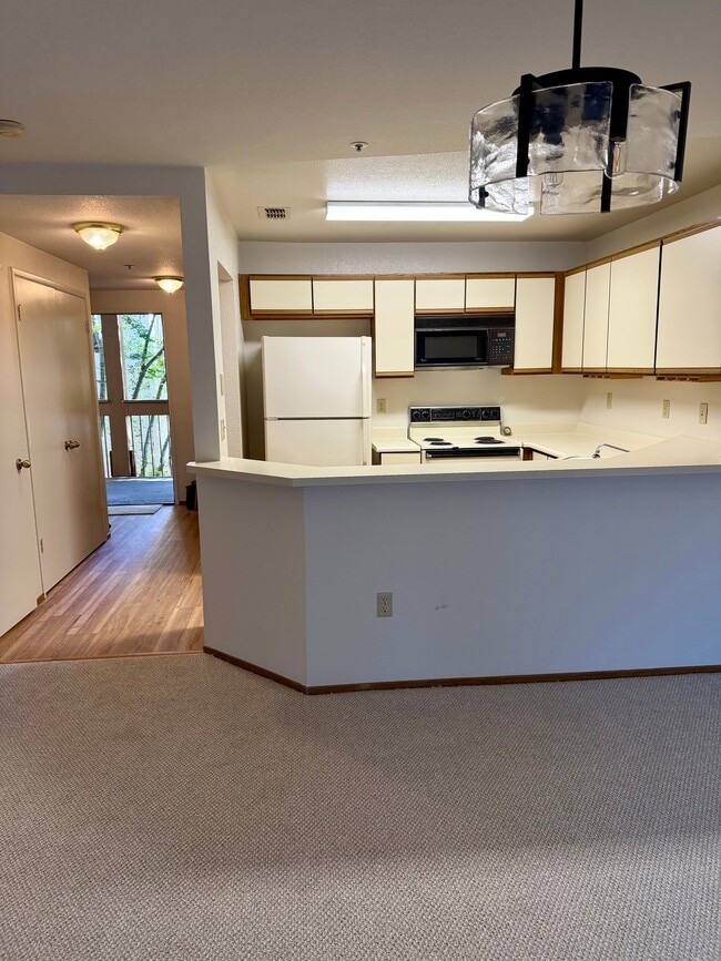 Building Photo - 1422 S Villa Way