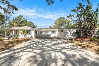 Building Photo - 4925 Alcazar Way S