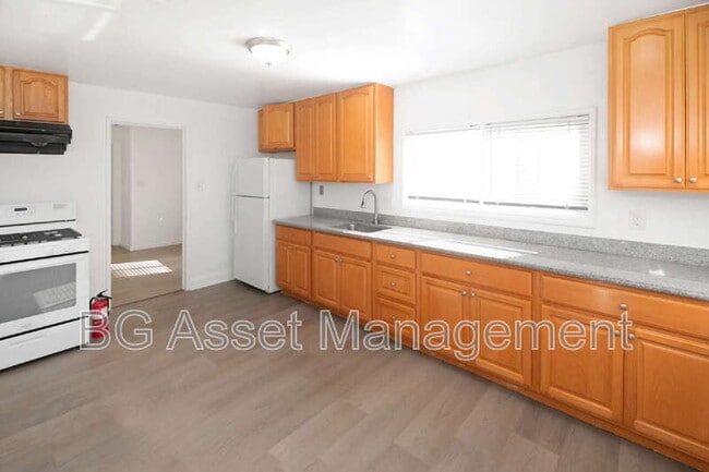 Building Photo - 3027 Yolo Ave