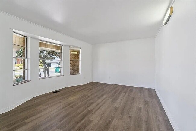 Foto del edificio - 3612 Treadwell Dr