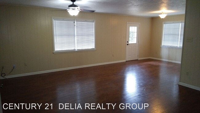 Building Photo - 3 br, 2 bath House - 905 Chinquapin