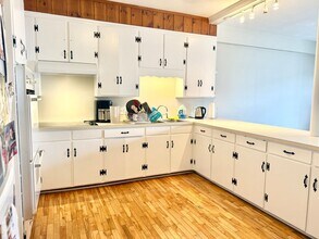 Building Photo - 366 Main St