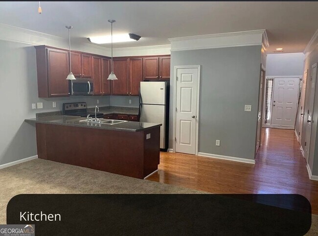 Building Photo - 5054 Lower Elm St