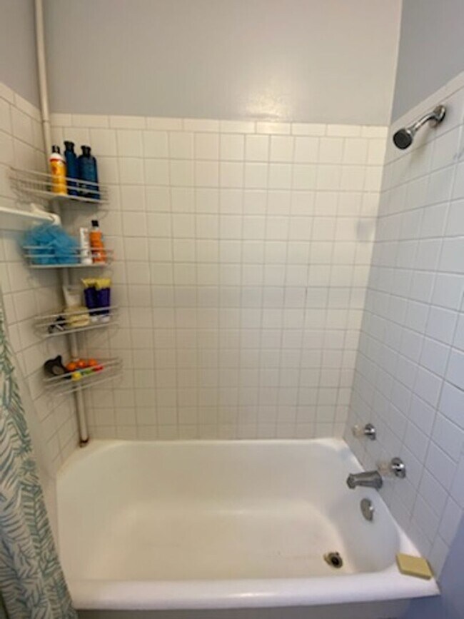 Foto del edificio - 2335 W Dickens Ave