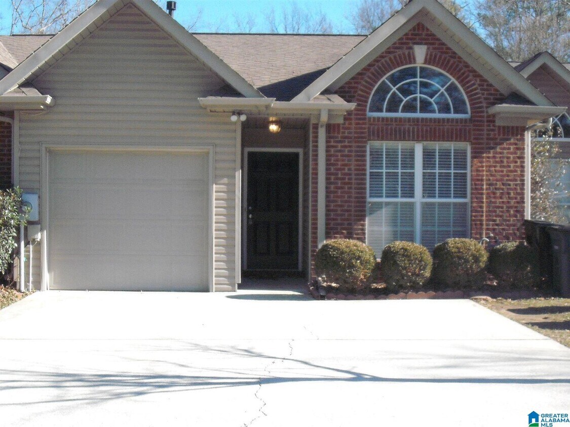 566 Cahaba Manor Dr, Pelham, AL 35124 Townhome Rentals in Pelham AL