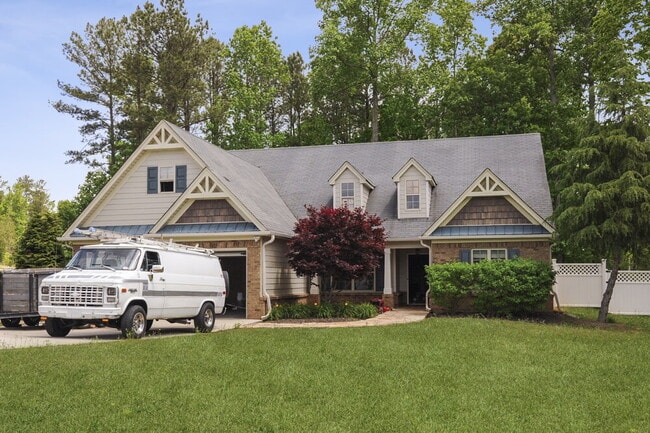 Building Photo - 303 Surrey Ct