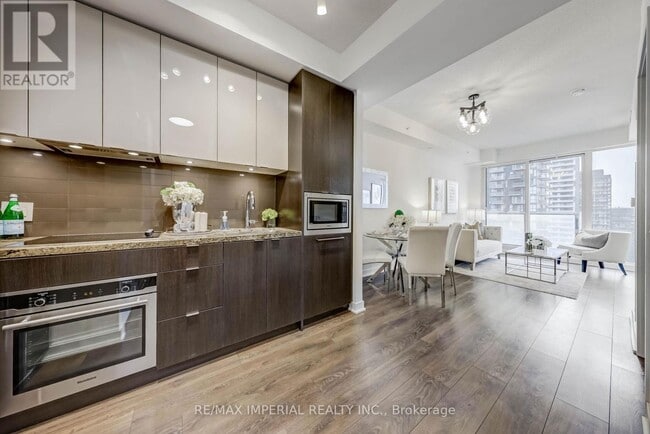 Building Photo - 125-3125 Blue Jays Way