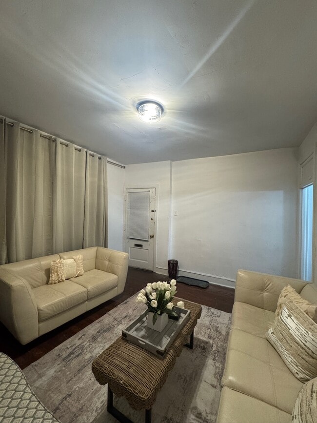 Building Photo - 5409 Walnut St