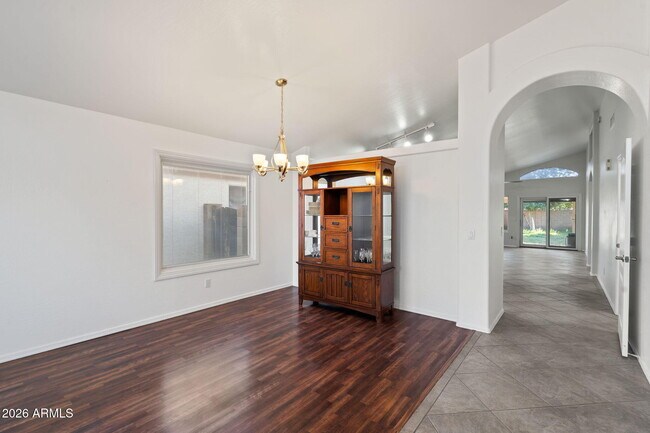 Building Photo - 523 W Kelton Ln