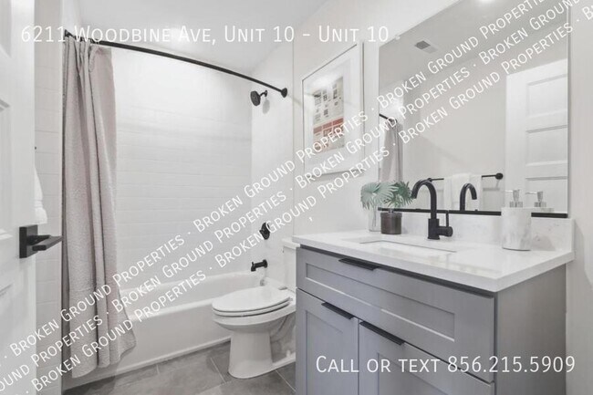Foto del edificio - 6211 Woodbine Ave