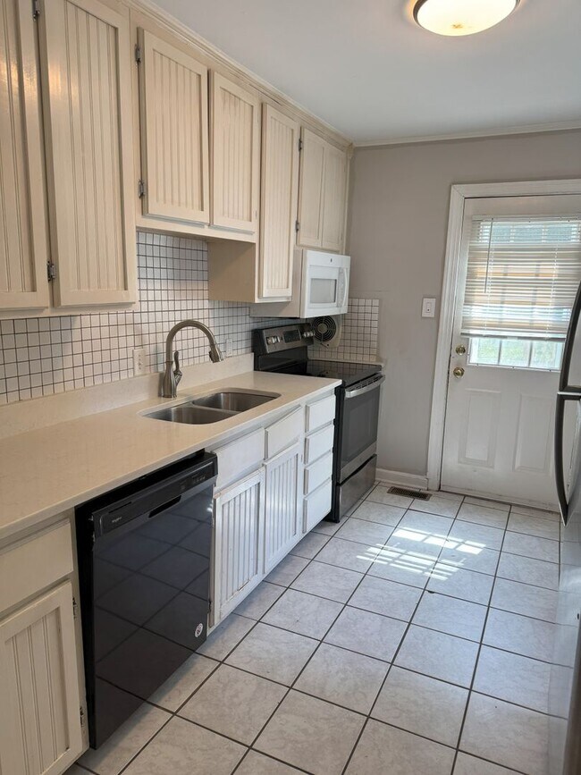 Foto del edificio - Near West End Rancher ready for you!