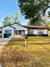 Building Photo - 6107 Belmark St