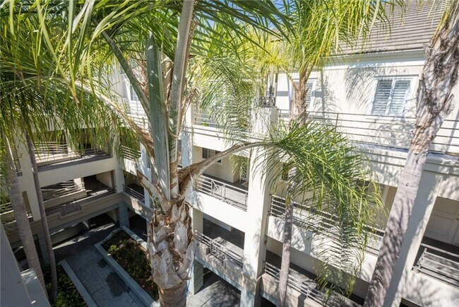 Foto del edificio - Penthouse Condominium in a Prime Irvine Lo...