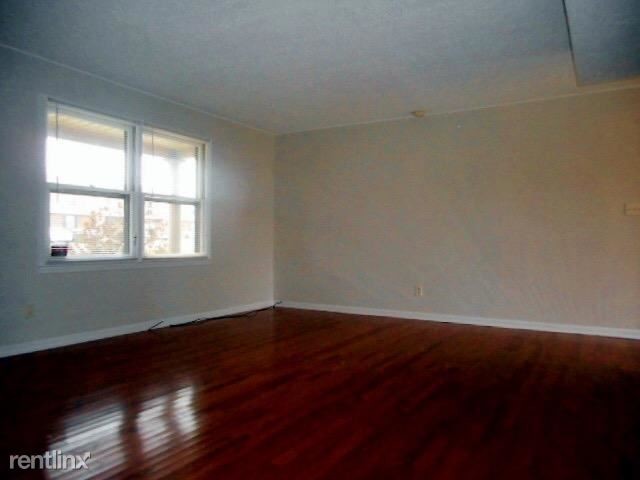 Building Photo - 3 br, 1 bath House - 2428 Thoroughbred Dr
