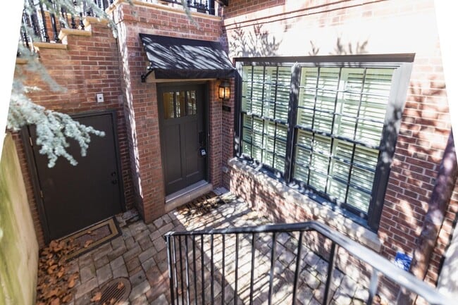 Foto del edificio - 266 E Gay St