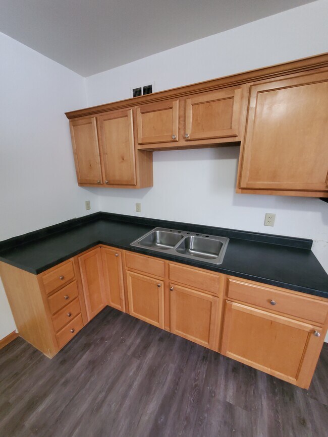 Building Photo - Gorgeous Southside Studio Apartment