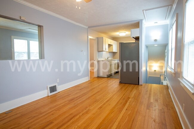 Building Photo - Cozy 3 Bedroom house close to Aksarben